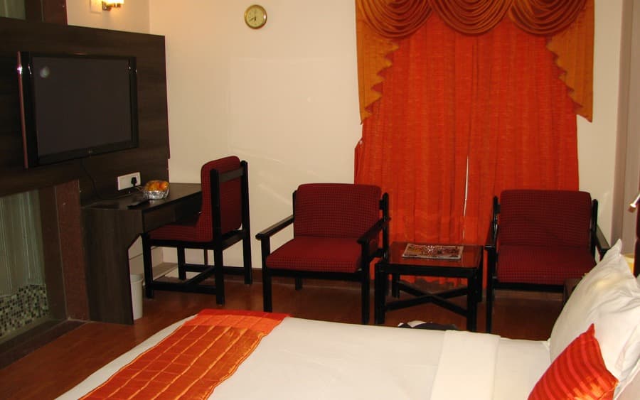 Deluxe King Room In-room Entertainment Console