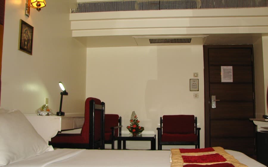 Hotel Crown Room Hero Image